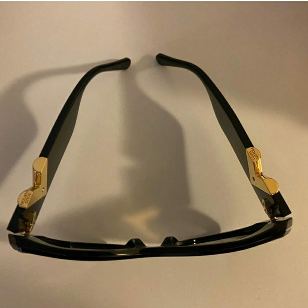 Sunglass - Picture 3 of 12